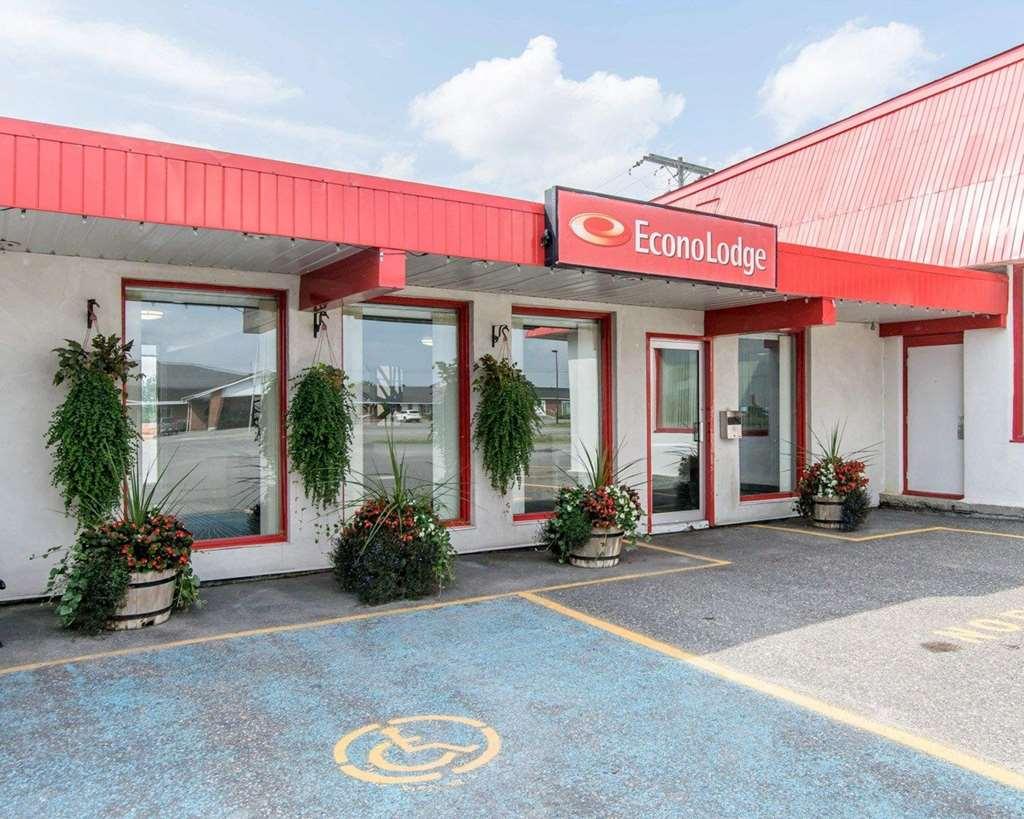 Econo Lodge New Liskeard Exterior foto