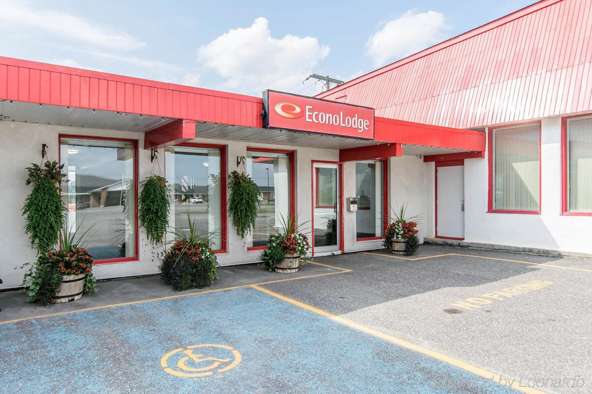 Econo Lodge New Liskeard Exterior foto
